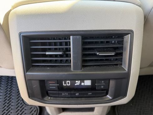 Used 2021 Volkswagen Atlas SE w/ Panoramic Sunroof Package FWD image 23