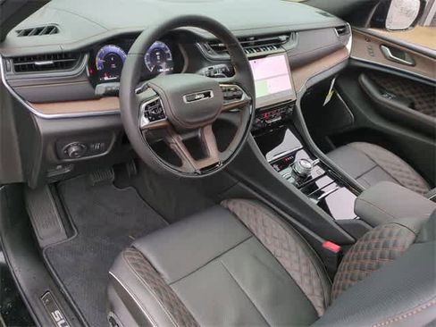 New 2025 Jeep Grand Cherokee Summit image 10