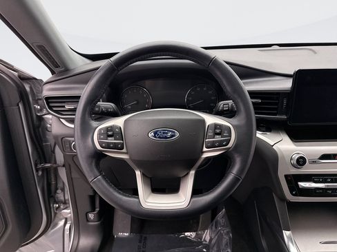 Used 2022 Ford Explorer XLT w/ Equipment Group 202A AWD/4WD image 12