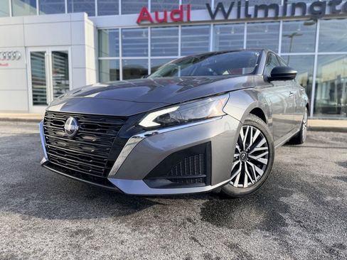 Used 2024 Nissan Altima 2.5 SV image 2