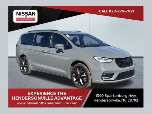 Used 2021 Chrysler Pacifica Touring-L w/ Uconnect Theater Family Group image 1