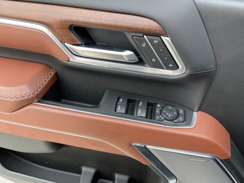 Used 2025 GMC Sierra 2500 Denali Ultimate image 13