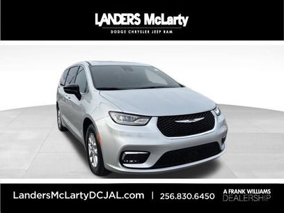 New 2026 Chrysler Pacifica Select