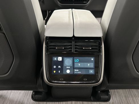 Used 2024 Rivian R1S Adventure AWD/4WD image 30