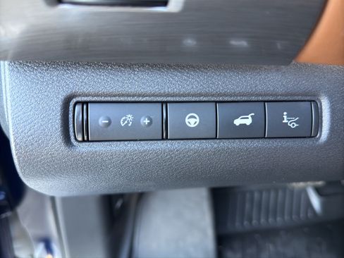 Used 2023 Nissan Pathfinder Platinum w/ Black Appearance Package FWD image 14