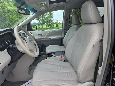 Used 2011 Toyota Sienna XLE FWD image 17