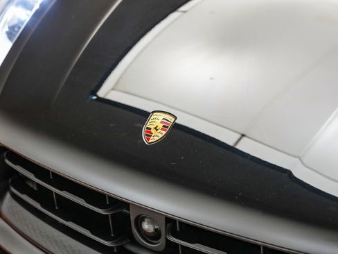 Certified 2024 Porsche Macan AWD/4WD image 11