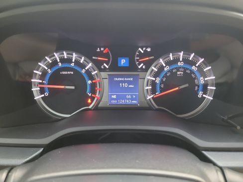 Used 2018 Toyota 4Runner SR5 RWD image 31