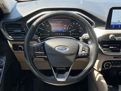 Used 2021 Ford Escape SE w/ SE Sport Appearance Package image 11