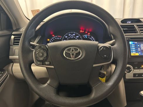 Used 2012 Toyota Camry LE image 8