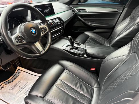 Used 2018 BMW M550i xDrive image 23