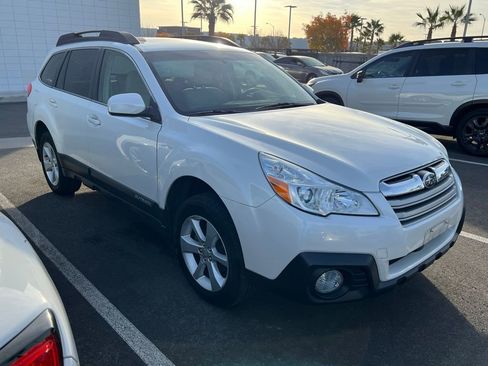 Used 2014 Subaru Outback 2.5i Premium w/ Moonroof Package image 9