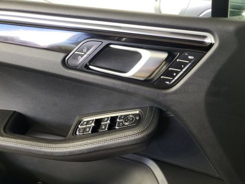 Used 2024 Porsche Macan AWD/4WD image 29
