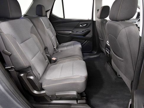 Used 2021 Chevrolet Traverse LS AWD/4WD image 17