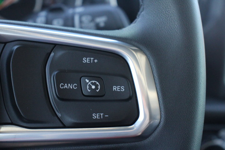 Used 2023 Jeep Wrangler Unlimited Sahara AWD/4WD image 24