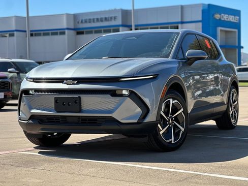 Used 2026 Chevrolet Equinox EV LT image 3