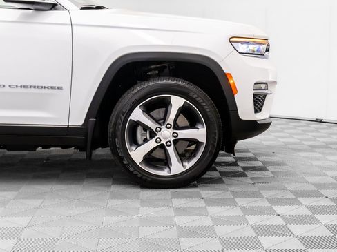 Used 2023 Jeep Grand Cherokee 4WD 4xe w/ MOPAR Finishing Package image 41