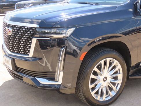 Used 2023 Cadillac Escalade ESV Premium Luxury RWD image 3