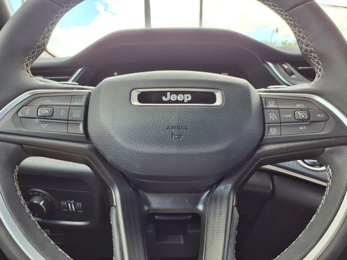 Used 2024 Jeep Grand Cherokee Altitude AWD/4WD image 15