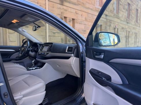 Used 2016 Toyota Highlander XLE image 17