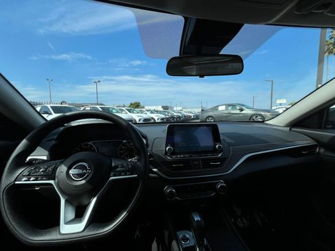 Used 2025 Nissan Altima 2.5 SV image 34