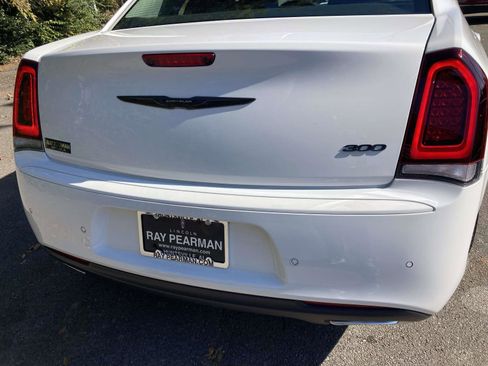 Used 2023 Chrysler 300 Touring L w/ Comfort Group image 4