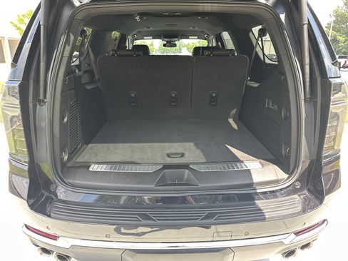 Used 2025 Chevrolet Suburban Premier RWD image 33