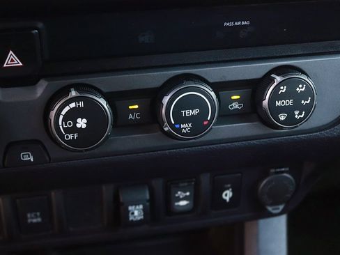 Used 2019 Toyota Tacoma TRD Sport AWD/4WD image 20