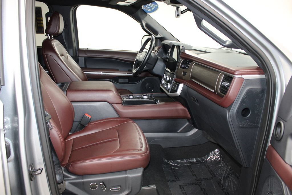 Used 2024 Ford Expedition Max Limited AWD/4WD image 30