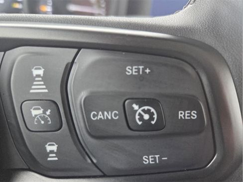 Used 2025 Jeep Wrangler Willys image 23