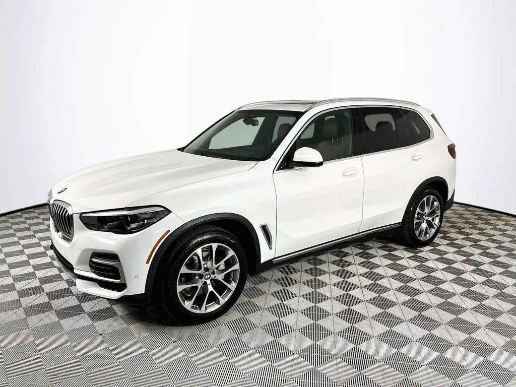 Used 2023 BMW X5 xDrive40i w/ Premium Package AWD/4WD image 3