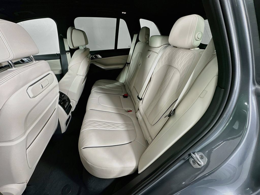 Used 2024 BMW X5 xDrive40i w/ Premium Package AWD/4WD image 25