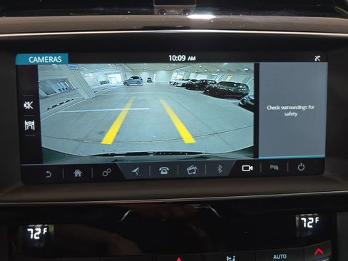 Used 2020 Jaguar F-PACE Premium image 24