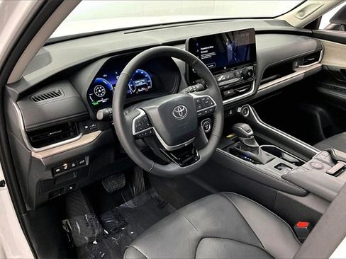 Used 2025 Toyota Grand Highlander AWD Hybrid image 13