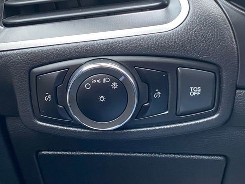 Used 2024 Ford Edge SEL image 26