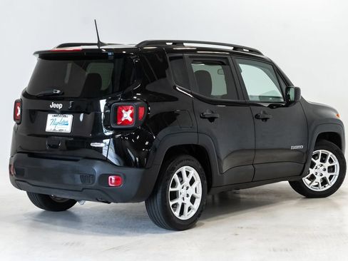 Used 2020 Jeep Renegade Latitude FWD image 28
