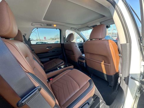 Used 2023 Nissan Pathfinder Platinum image 14