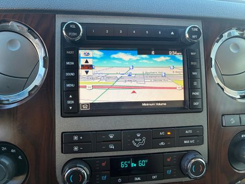 Used 2011 Ford F250 Lariat image 22