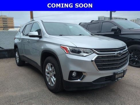 Used 2021 Chevrolet Traverse LT image 1
