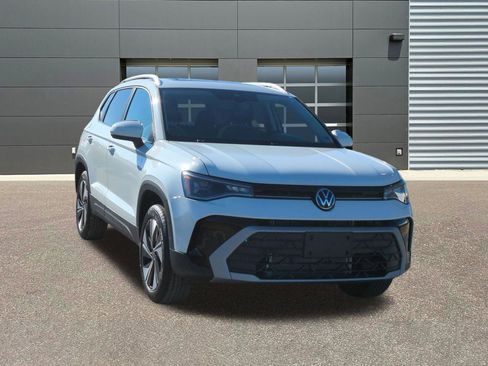 New 2026 Volkswagen Taos SE AWD/4WD image 1