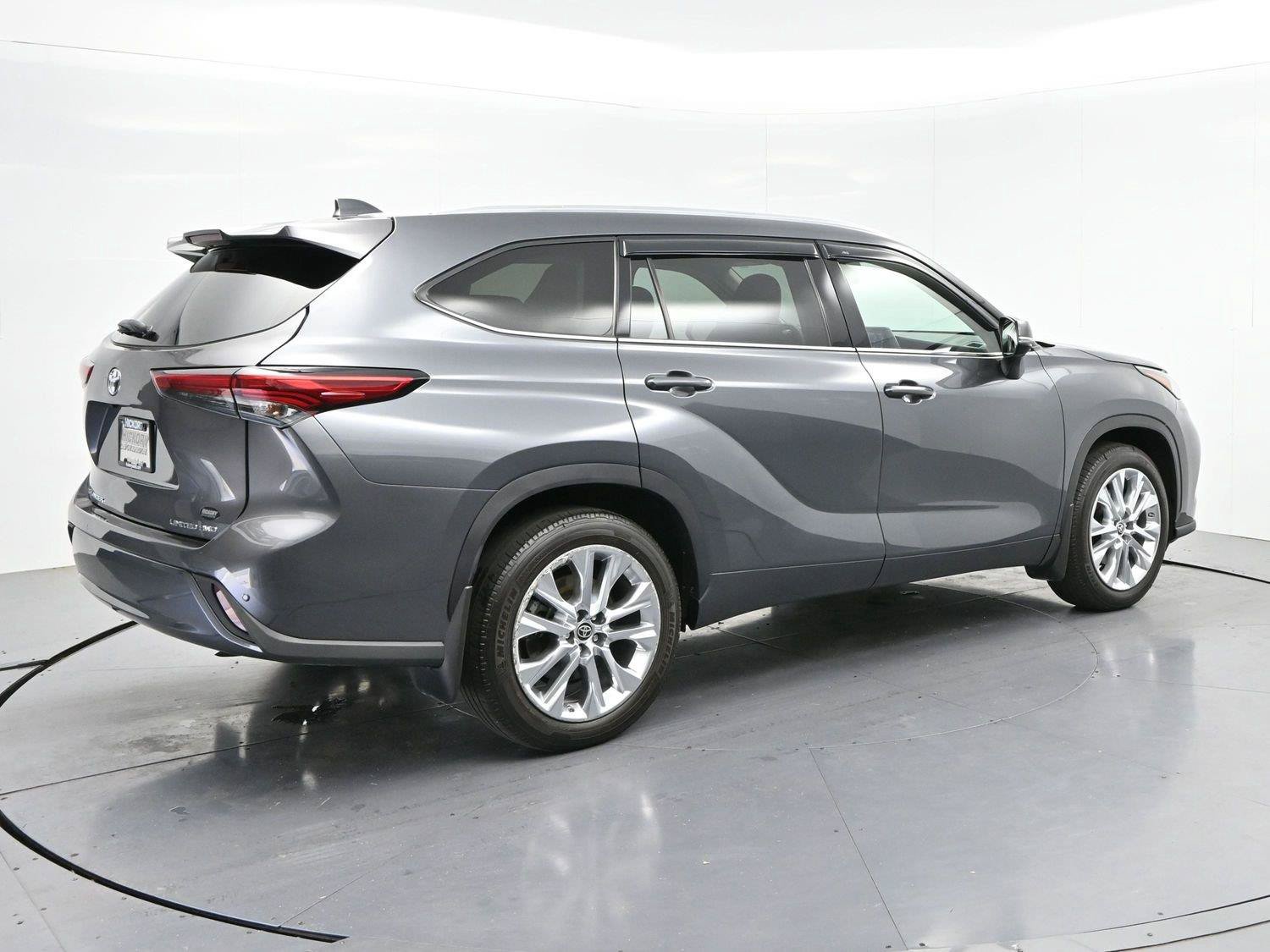 Used 2021 Toyota Highlander Limited AWD/4WD image 7