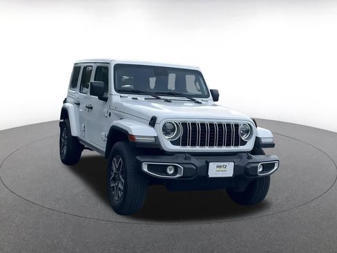 Used 2025 Jeep Wrangler Sahara image 3