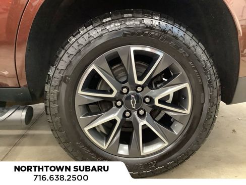 Used 2022 Chevrolet Tahoe Z71 w/ Luxury Package AWD/4WD image 18
