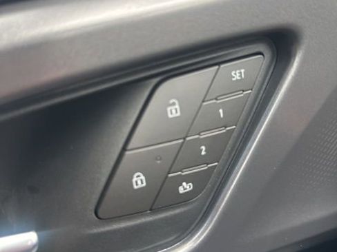 New 2025 Chevrolet Equinox EV RS FWD image 18
