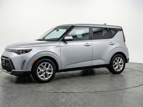 Used 2025 Kia Soul LX w/ LX Technology Package FWD image 3