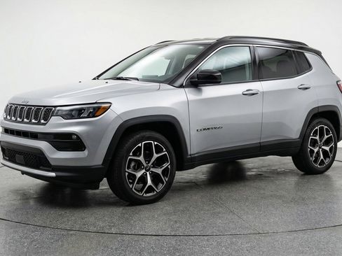 Used 2025 Jeep Compass Limited image 3