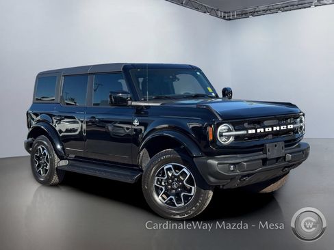 Used 2025 Ford Bronco Outer Banks AWD/4WD image 2