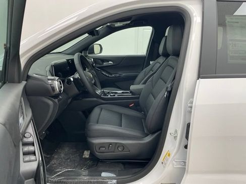 New 2026 Chevrolet Equinox LT w/ Convenience Package II AWD/4WD image 8