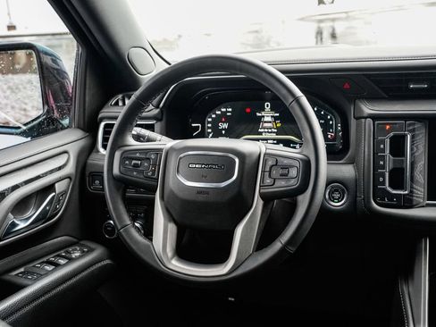 Used 2023 GMC Yukon Denali image 12