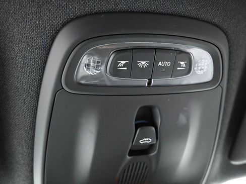 Used 2019 Volvo XC40 T5 R-Design image 39